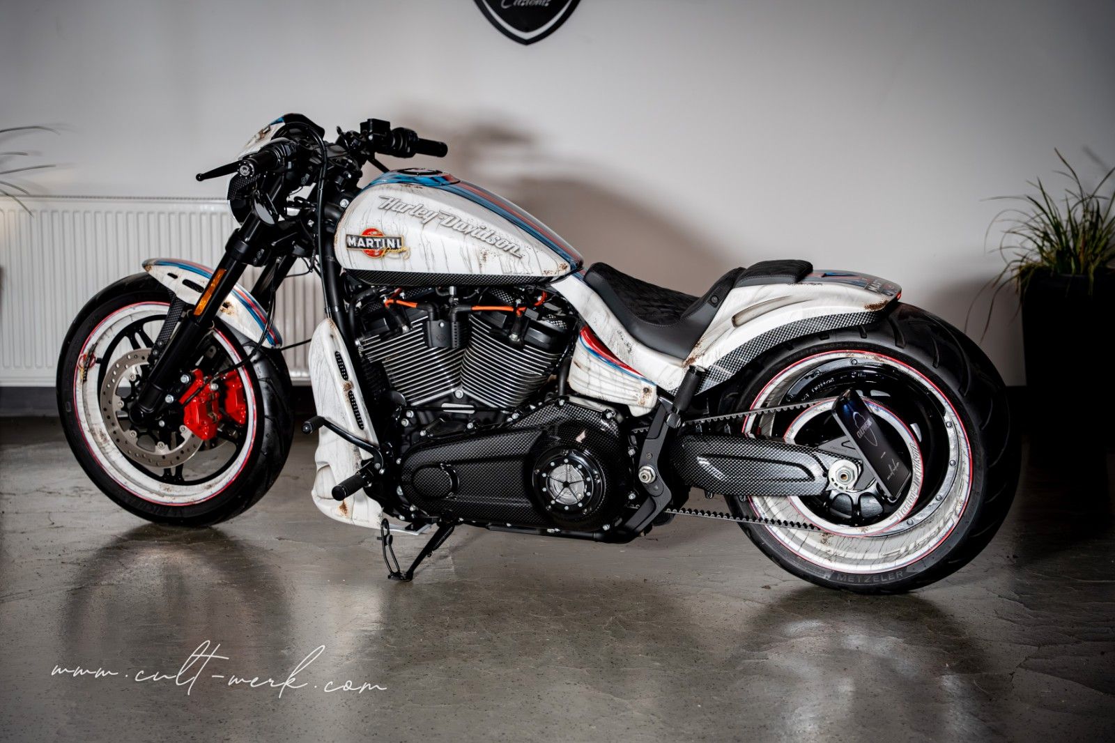 Harley-Davidson FXDRS 114 "Martini Used Look" by Cult-Werk