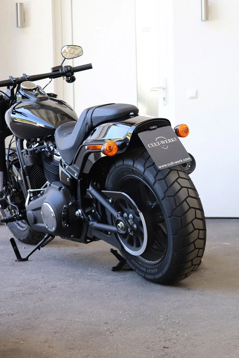 Kennzeichenhalter mittig mit TÜV (passend für Harley-Davidson Modelle: Fat Bob ab 2018)