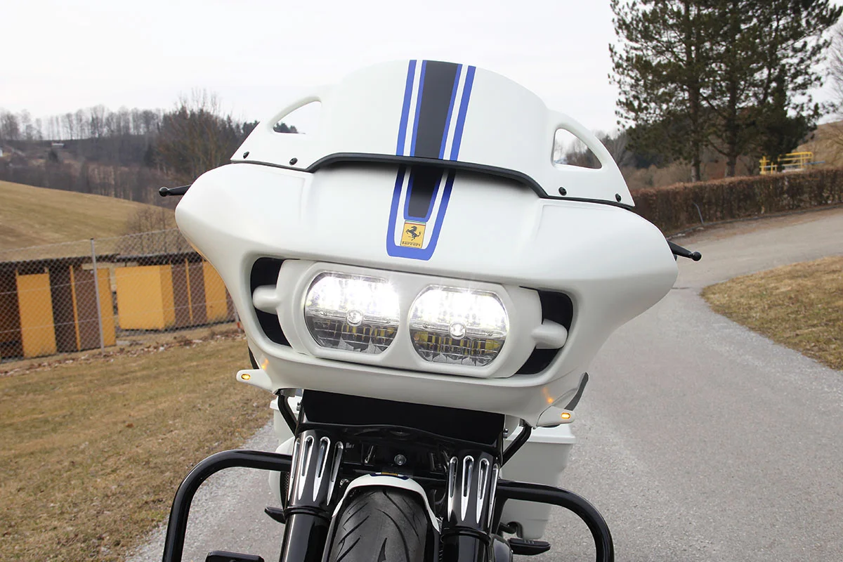 Scheinwerfermaske BAD LOOK (passend für Harley-Davidson Modelle: Road Glide ab 2015)