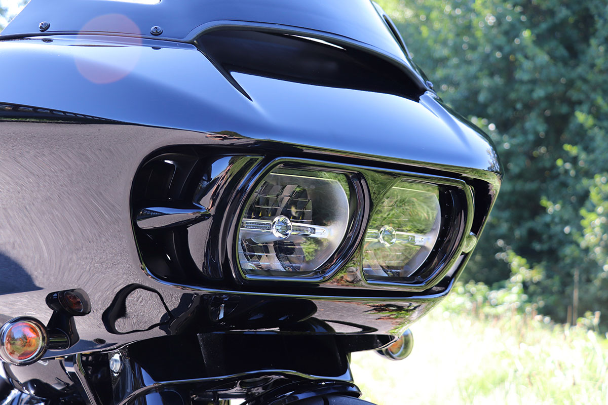 Scheinwerfermaske BAD LOOK (passend für Harley-Davidson Modelle: Road Glide ab 2015)