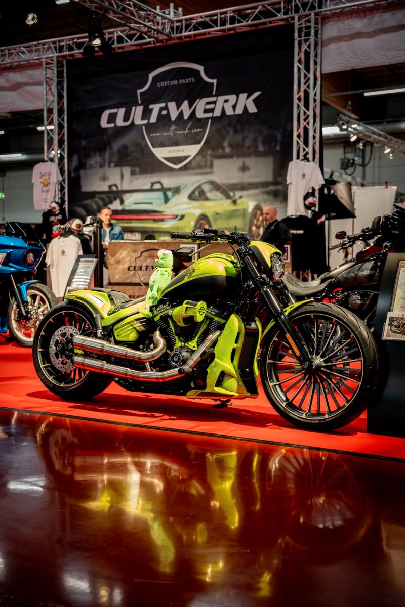 Harley-Davidson Breakout 117 "RACING KERMIT" by CULT-WERK UNIKAT