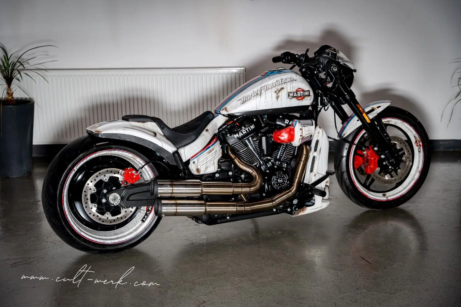 Harley-Davidson FXDRS 114 "Martini Used Look" by Cult-Werk