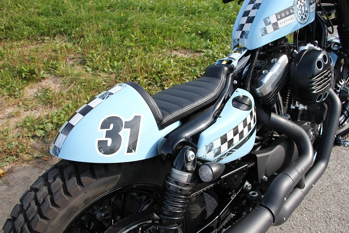 Rear fender CAFE RACER (suitable for Harley-Davidson models: Sportster from 2004 to current, paintable including seat)