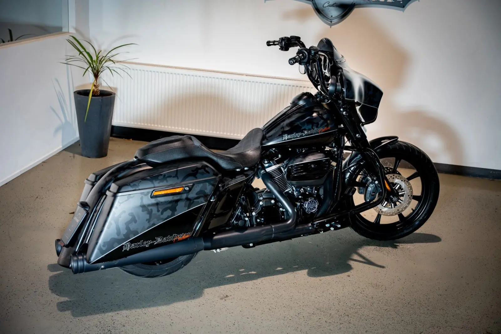 Harley-Davidson STREET GLIDE SPECIAL 21" LUFT KLAPPE - CULT-WERK