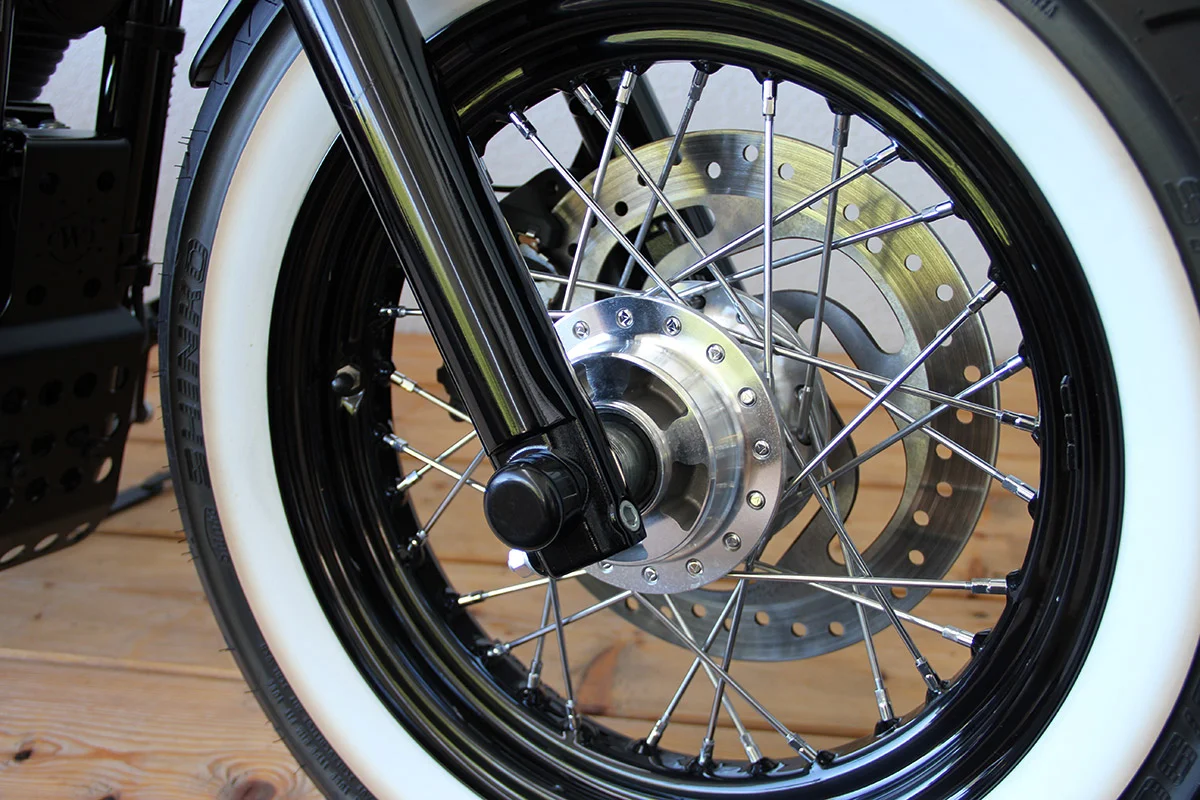 Front axle cover (suitable for Harley-Davidson models: all Sportster up to 2015 + 883 up to current)