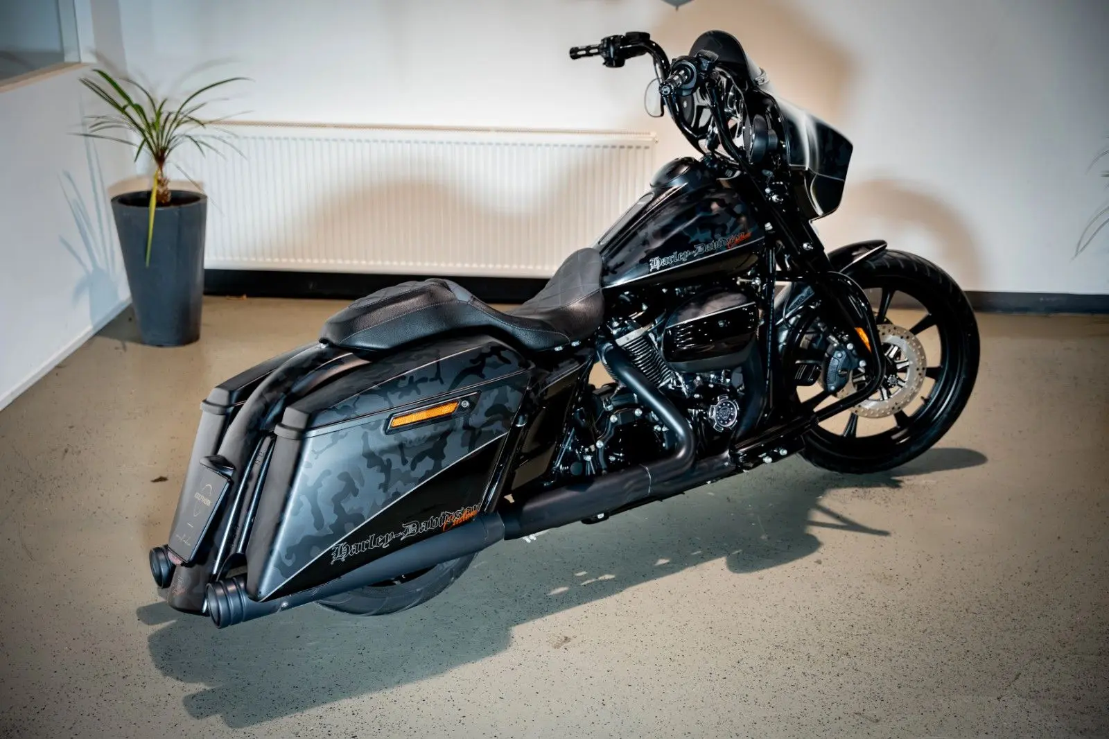 Harley-Davidson STREET GLIDE SPECIAL 21" LUFT KLAPPE - CULT-WERK