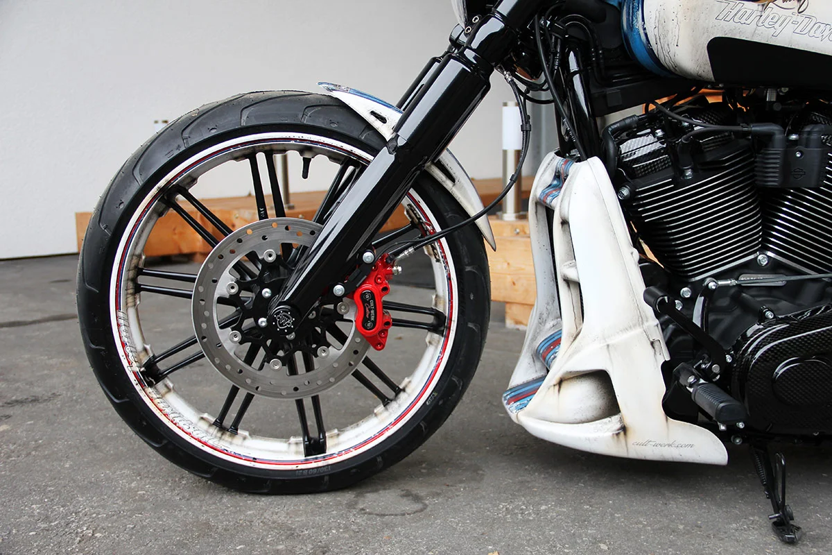 Lower fork cover (suitable for Harley-Davidson models: Breakout from 2018)