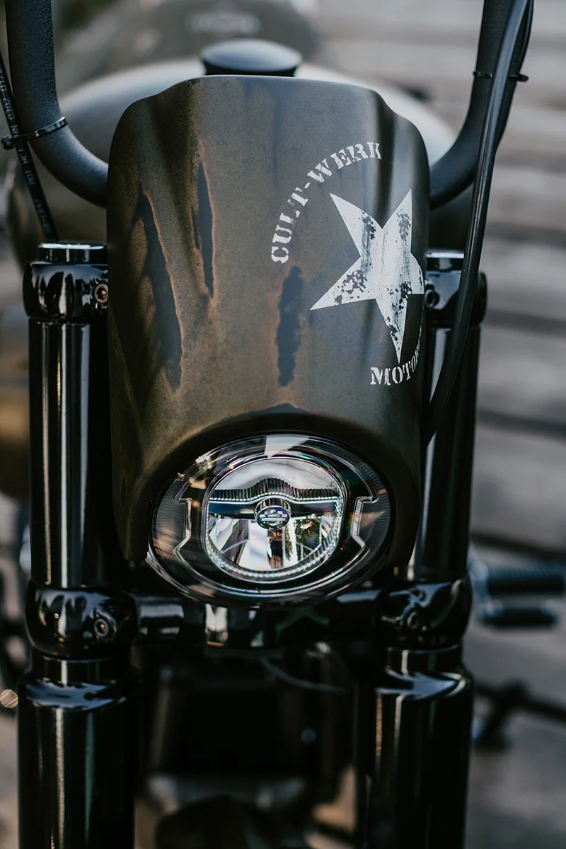 Headlight mask CUSTOM (suitable for Harley-Davidson models: Street Bob & Softail Standard from 2018)