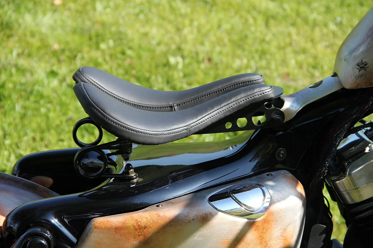 Swing saddle OLD SCHOOL (suitable for Harley-Davidson models: all Sportster, with leather)